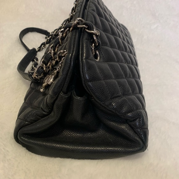 Authentic Chanel chain shoulder bag. - Picture 8 of 16